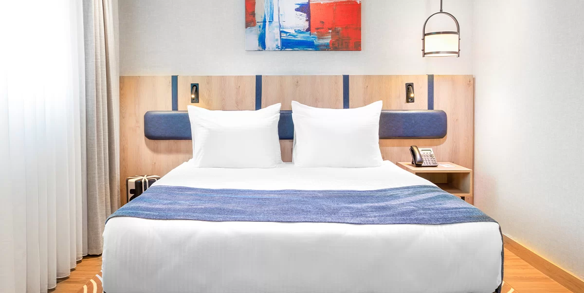 FAMILY ROOM WITH 1 QUEEN BED + 2 SINGLE BED - 2 ROOMS