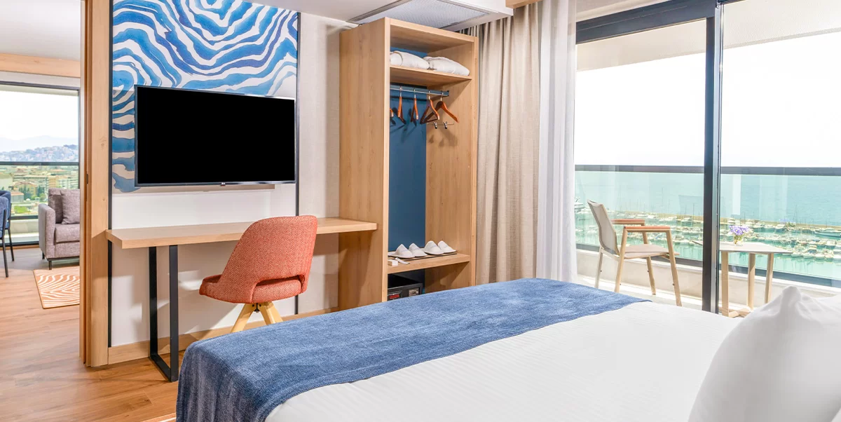 SUITE WITH QUEEN SIZE BED, SEA VIEW