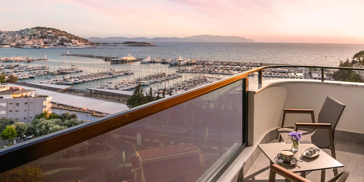 SUITE WITH QUEEN SIZE BED, SEA VIEW