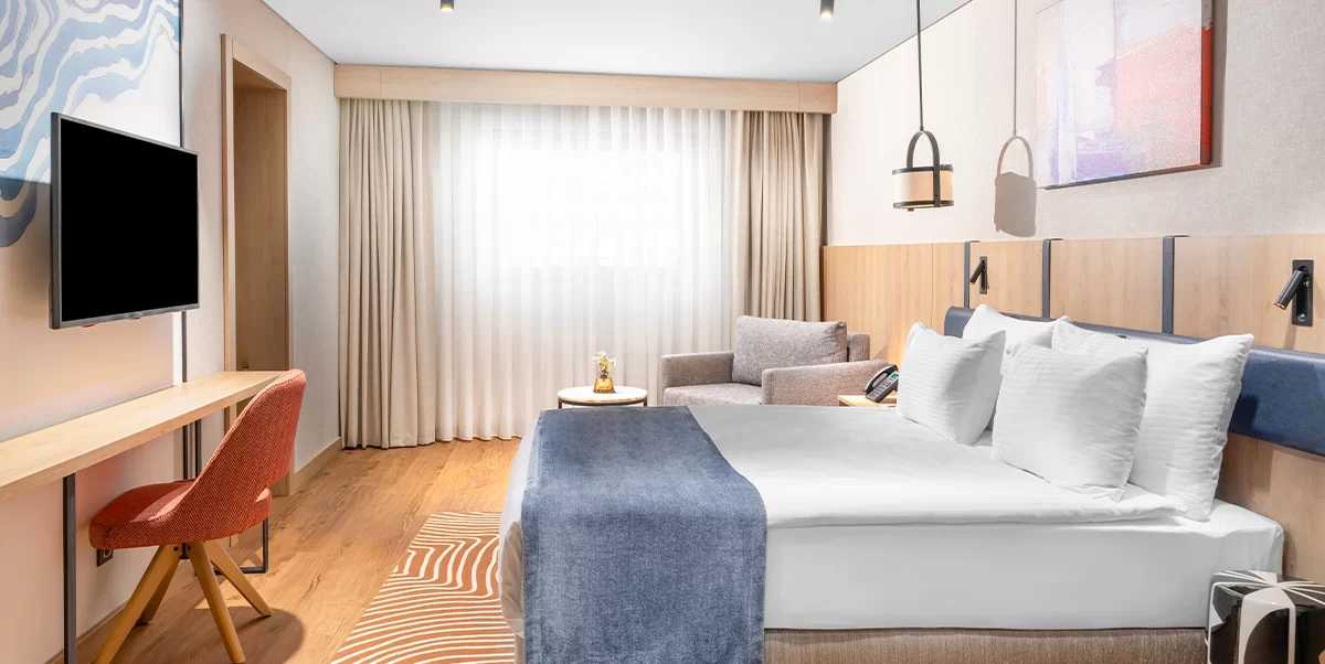 SUPERIOR ROOM WITH QUEEN SIZE BED