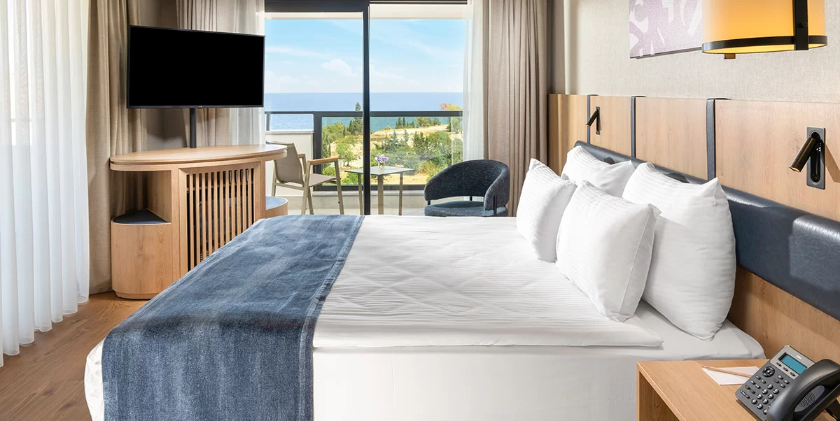 SUPERIOR ROOM WITH QUEEN SIZE BED, SEA VIEW