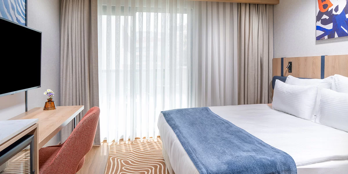 TRENDY ROOM WITH QUEEN SİZE BED