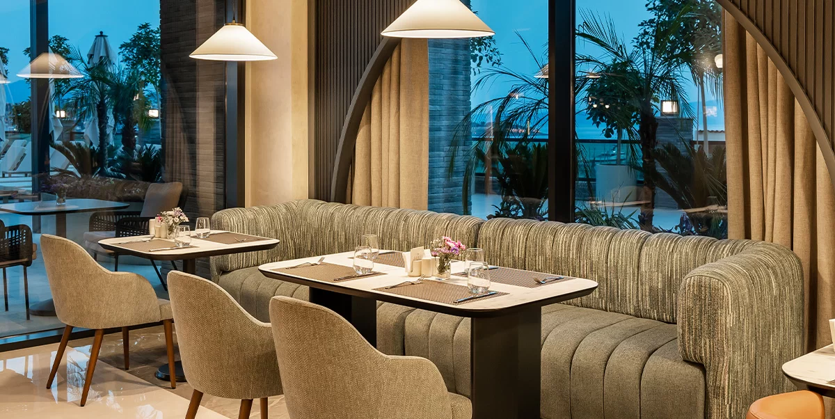 Restaurants & Bar