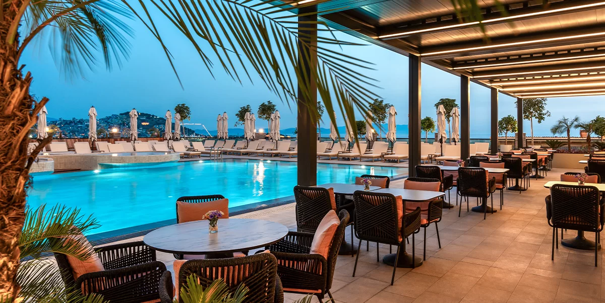 Restaurants & Bar