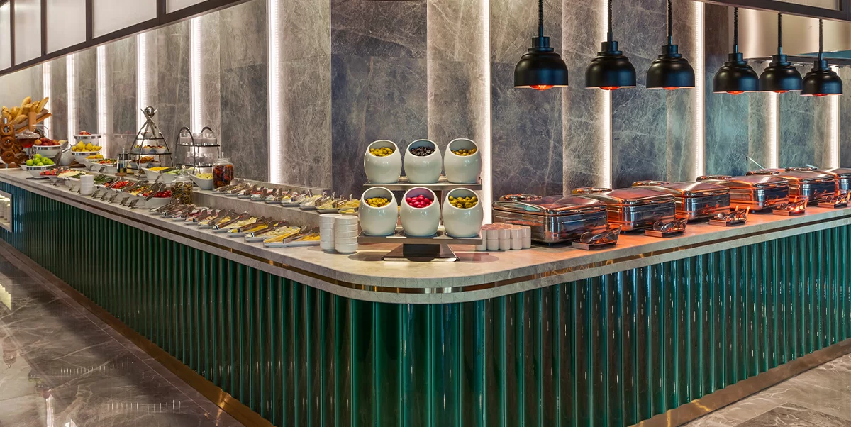 Restaurants & Bar