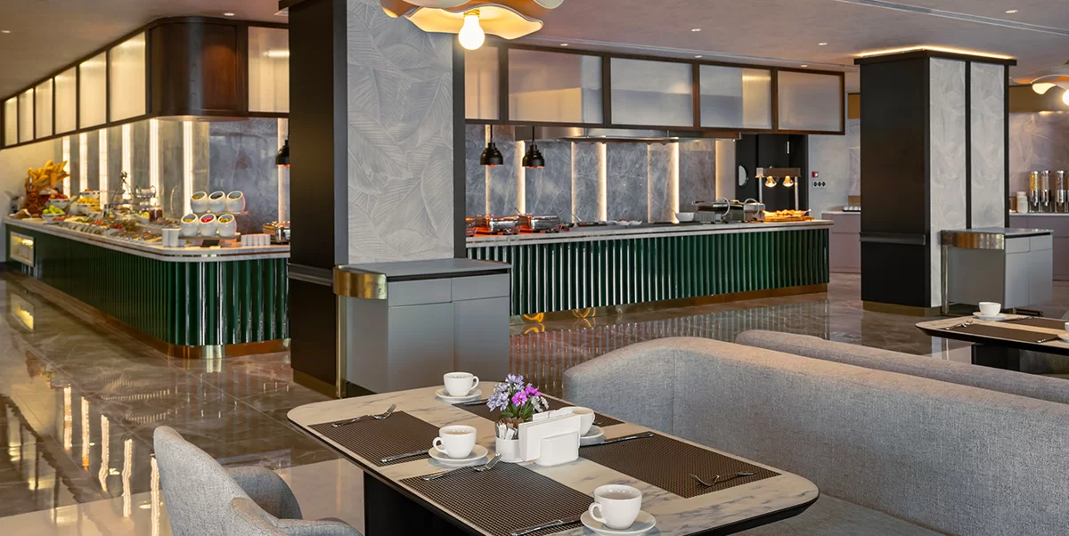 Restaurants & Bar