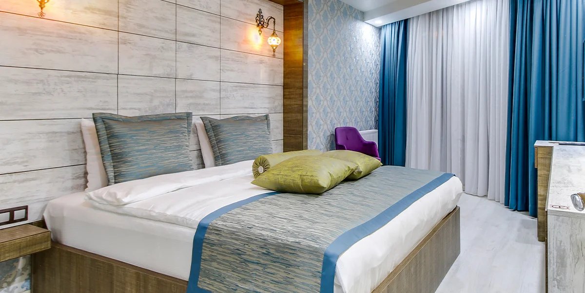 COMFORT SUITE WITH 1 QUEEN SIZE BED