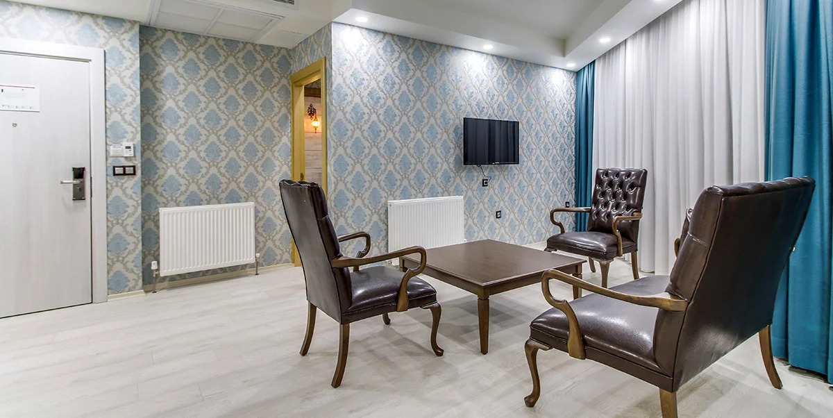 COMFORT SUITE WITH 1 QUEEN SIZE BED