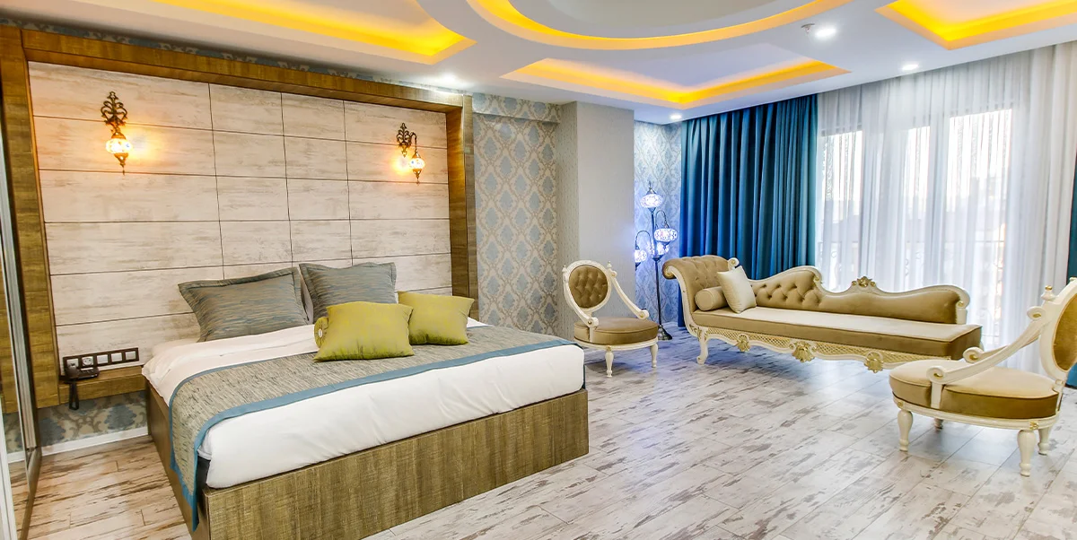 DELUXE ROOM WITH QUEEN SIZE BED