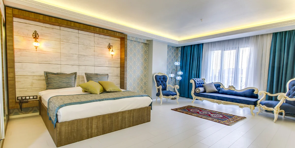 DELUXE ROOM WITH QUEEN SIZE BED