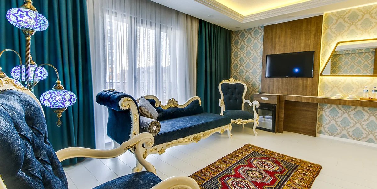 DELUXE ROOM WITH QUEEN SIZE BED