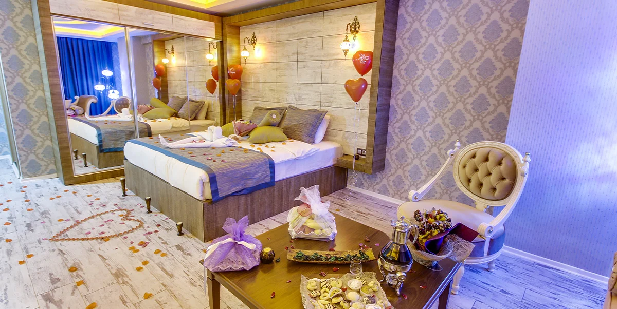 DELUXE ROOM WITH QUEEN SIZE BED