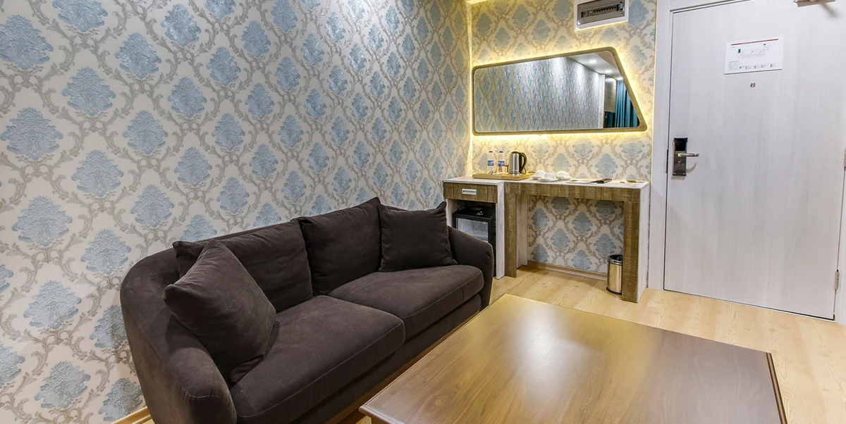FAMILY ROOM WITH 1 KING BED + 2 SINGLE BEDS - 2 ROOMS