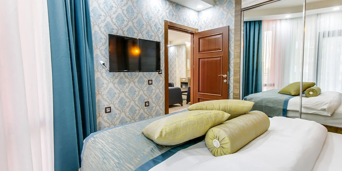 JUNIOR SUITE WITH QUEEN SIZE BED