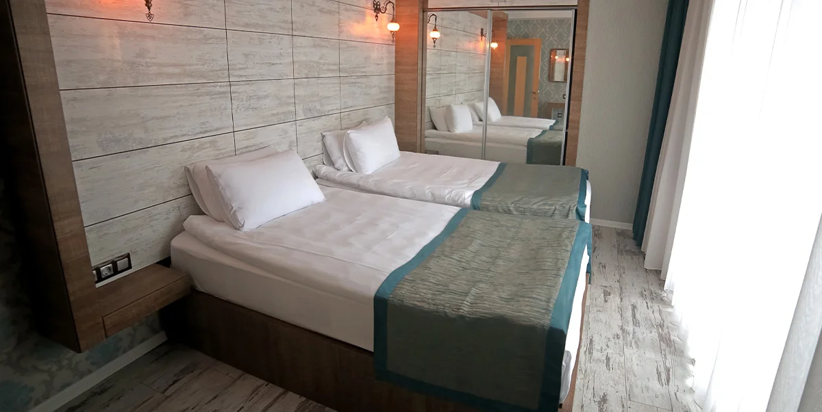 SUITE ROOM WITH 1 KING SIZE BED + 1 SINGLE BED