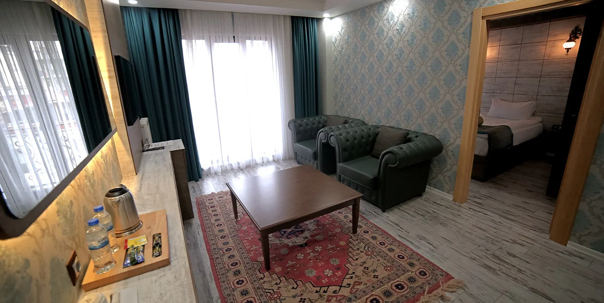 SUITE ROOM WITH 1 KING SIZE BED + 1 SINGLE BED