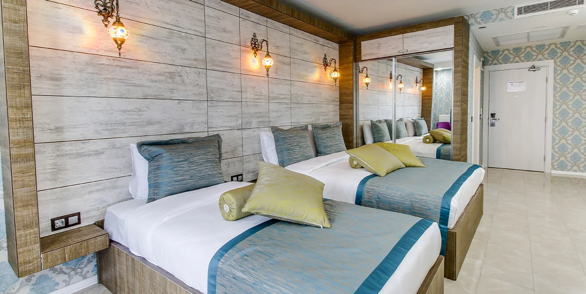 TRENDY ROOM WITH 1 QUEEN + 1 SINGLE BED
