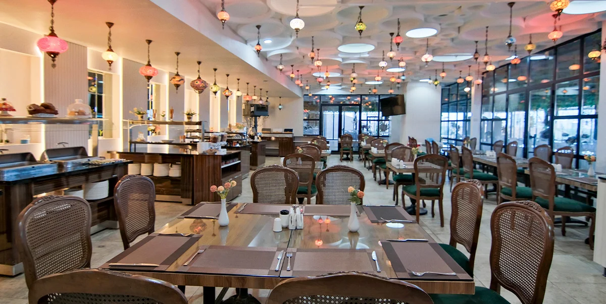 Restaurant & Bar