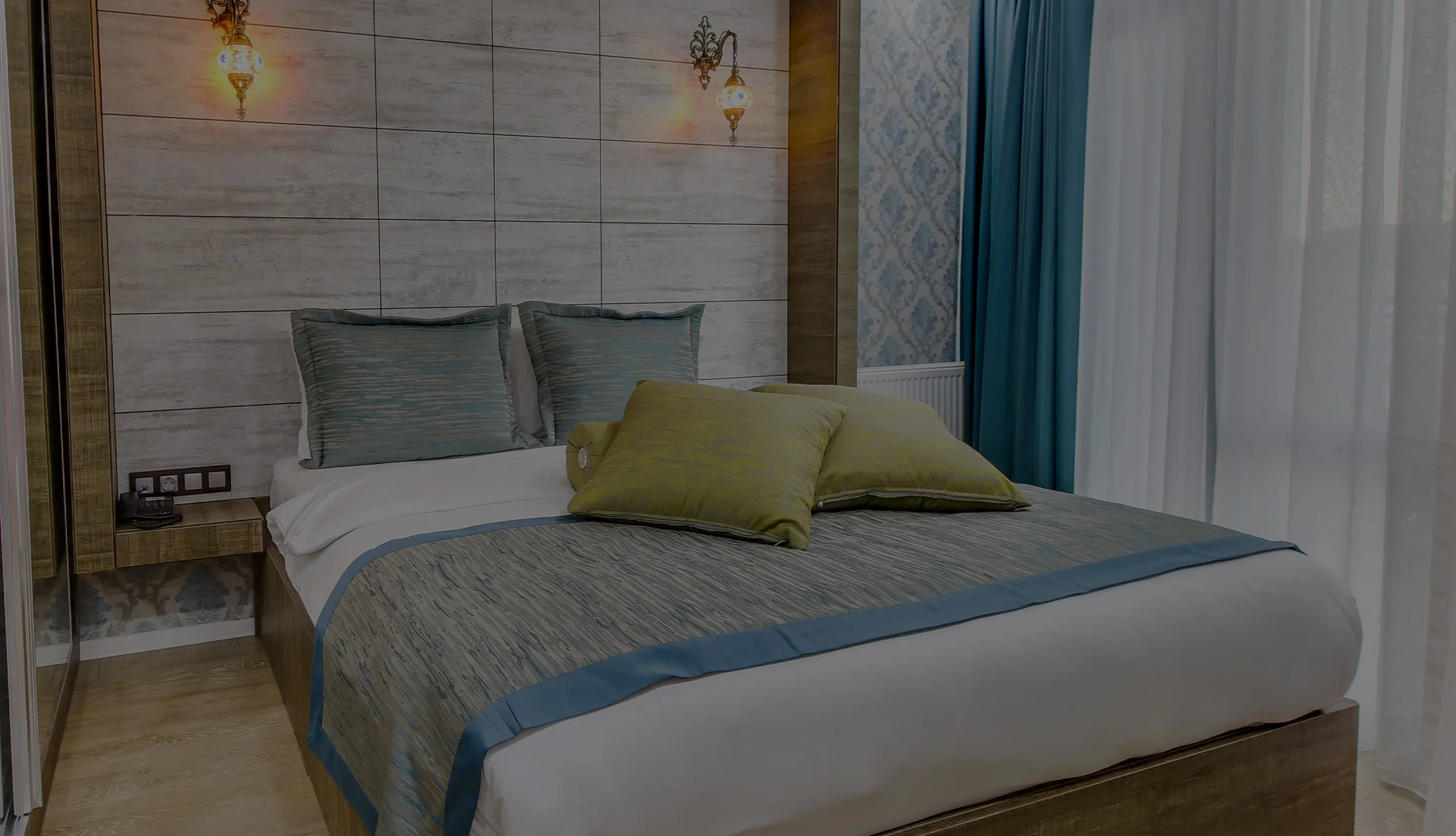 JUNIOR SUITE WITH QUEEN SIZE BED