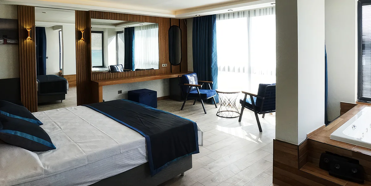 DELUXE ROOM WITH KING SIZE BED, SEA VIEW