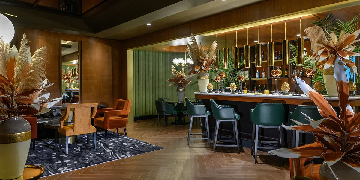 Restaurants & Bar